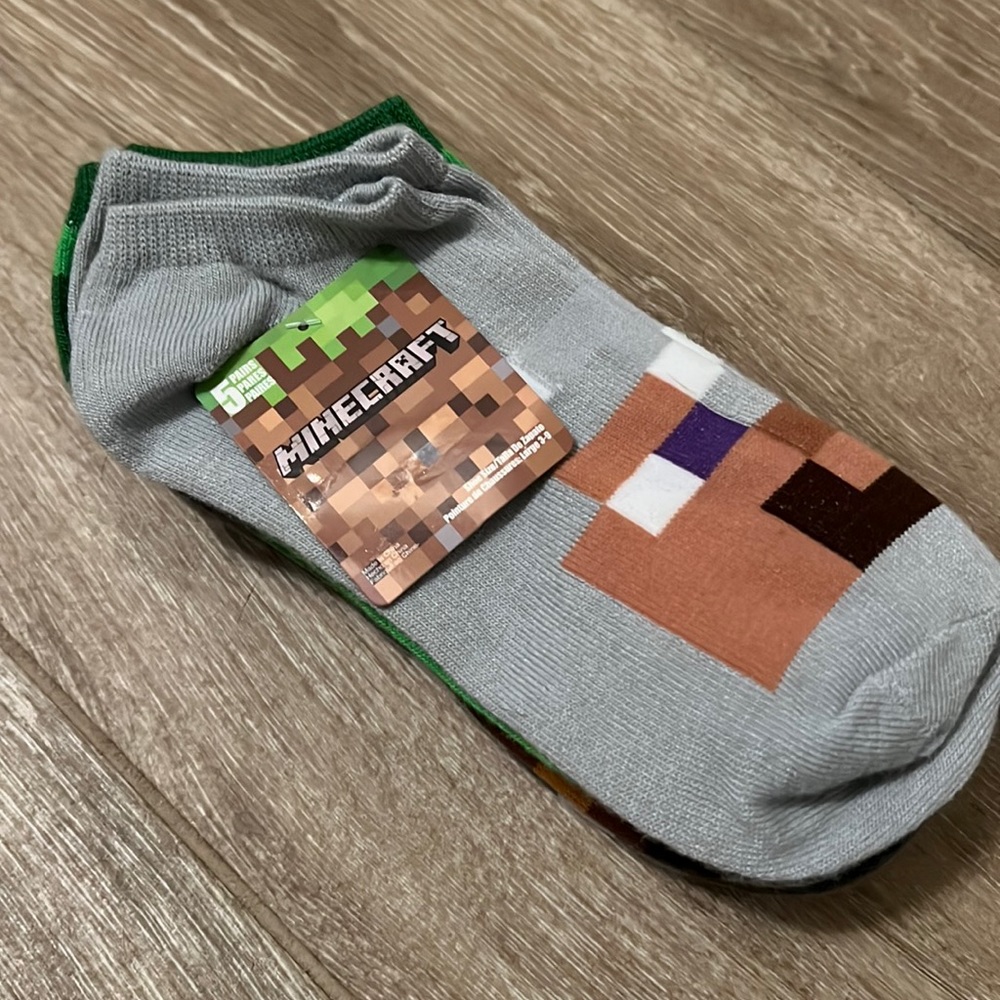 🆕 Minecraft kids socks. 5 pairs. Shoe size 3-9. Non-smoking home with pets.